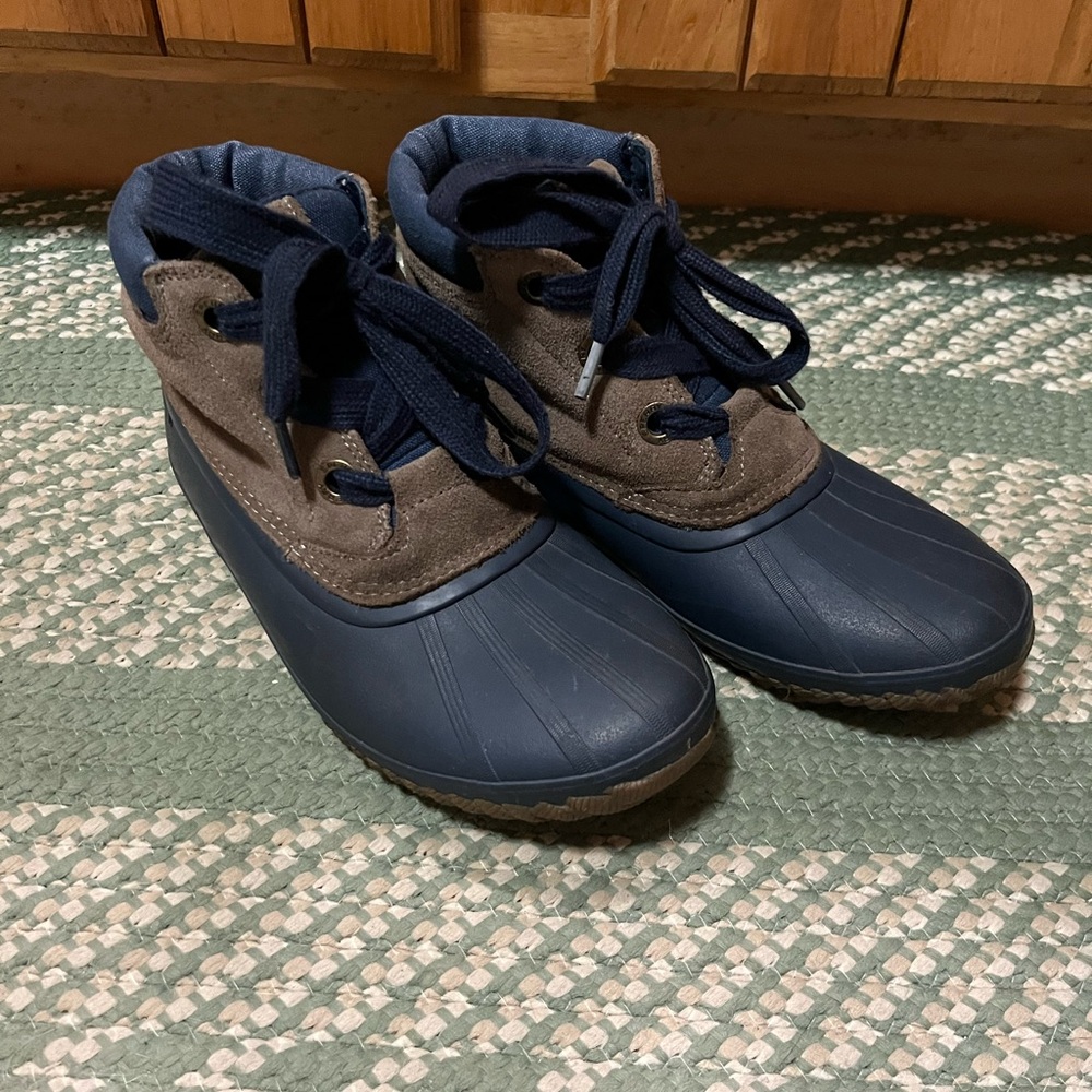 Sperry Women’s Navy and Tan Breakwater Duck Boots